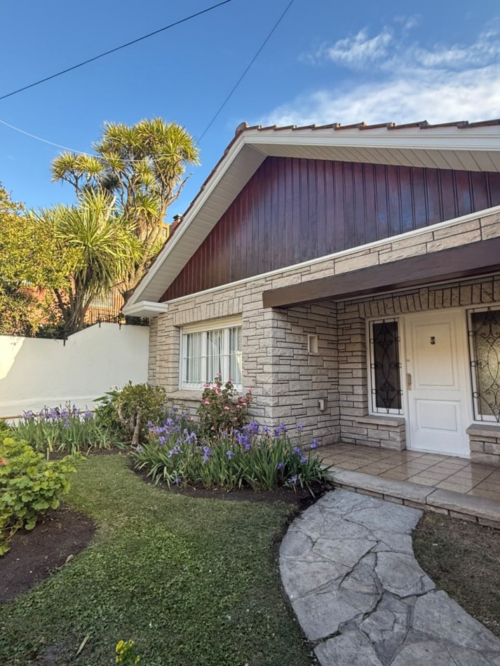 CHALET 4 AMBIENTES EN VENTA ZONA LOMAS DE STELLA MARIS