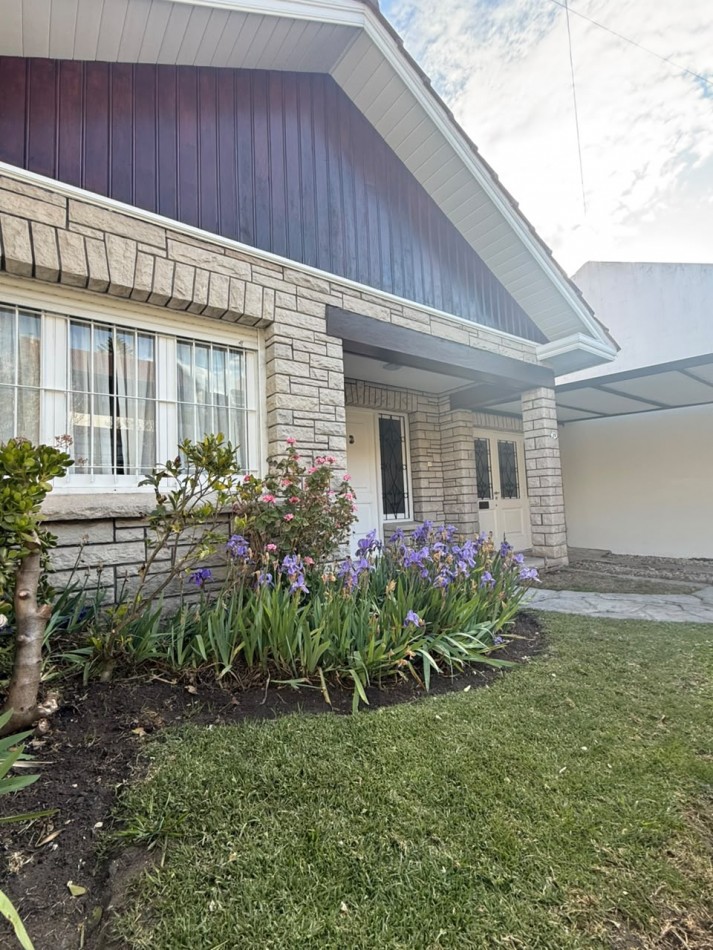 CHALET 4 AMBIENTES EN VENTA ZONA LOMAS DE STELLA MARIS