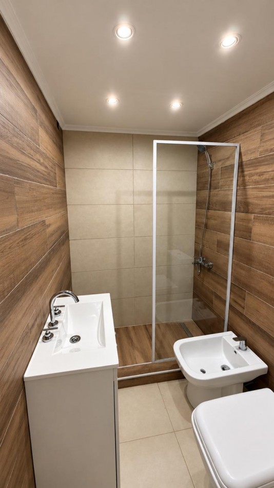 Departamento 2 ambientes a la calle con balcon frances en venta