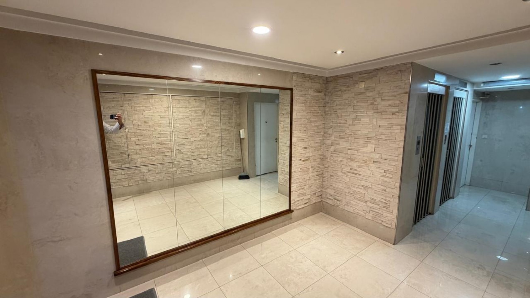 Departamento 2 ambientes a la calle con balcon frances en venta