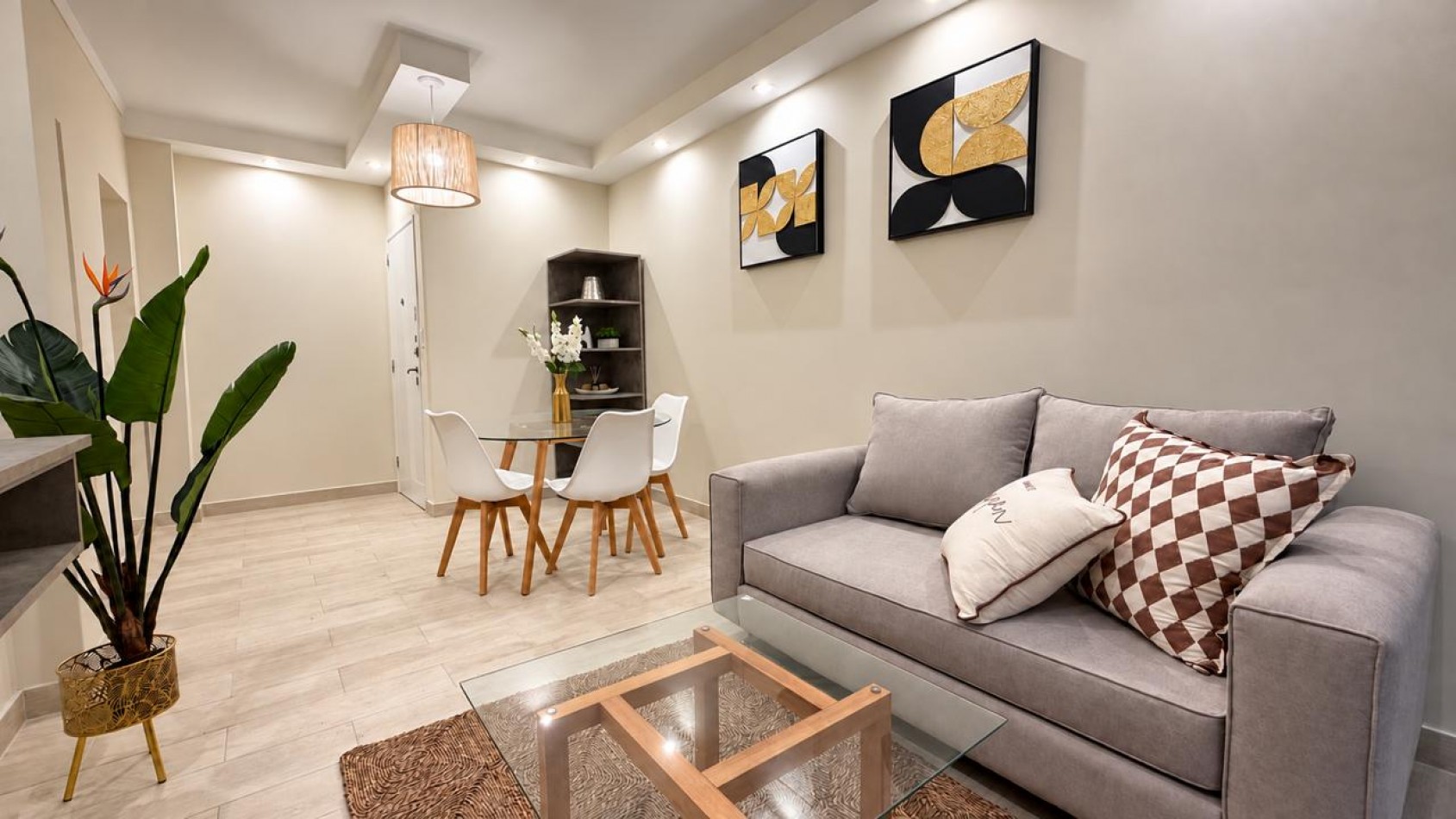Departamento 2 ambientes a la calle con balcon frances en venta