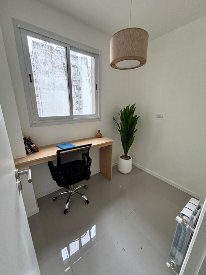 Departamento 3 ambientes con dependencia al frente con balcon
