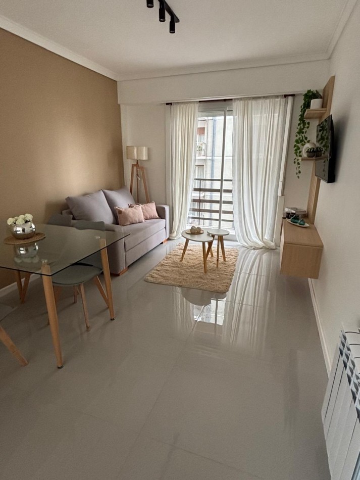 Departamento 3 ambientes con dependencia al frente con balcon