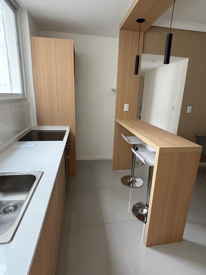 Departamento 3 ambientes con dependencia al frente con balcon