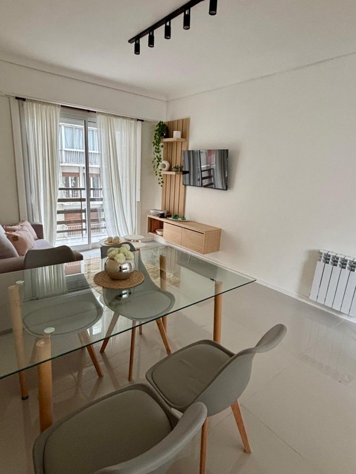 Departamento 3 ambientes con dependencia al frente con balcon