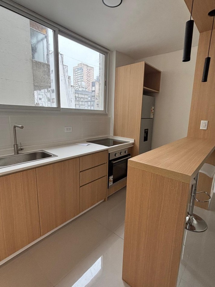 Departamento 3 ambientes con dependencia al frente con balcon