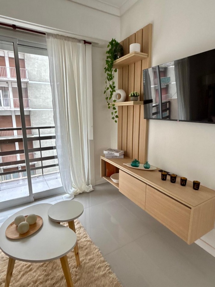 Departamento 3 ambientes con dependencia al frente con balcon