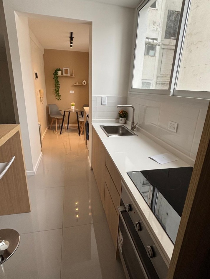 Departamento 3 ambientes con dependencia al frente con balcon
