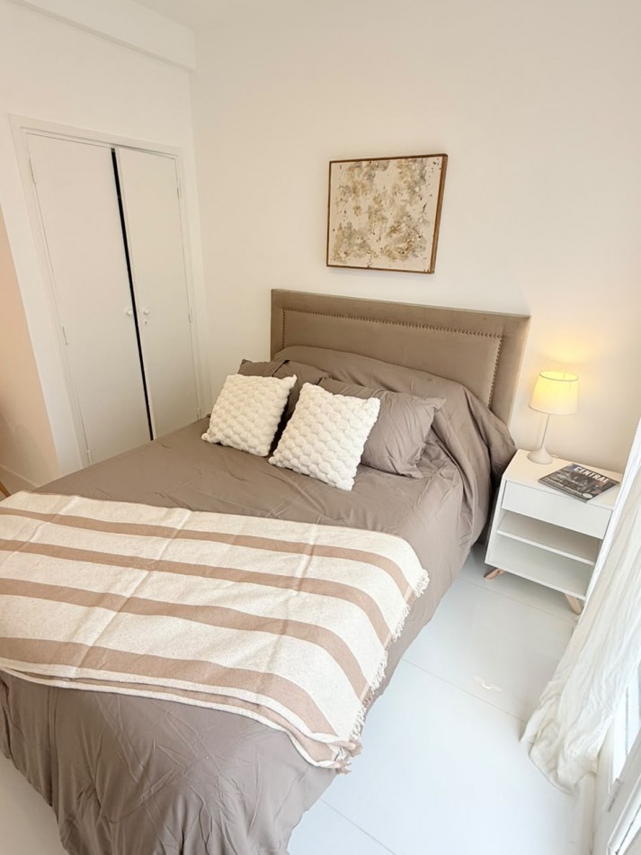 Monoambiente a la calle con balcon frances en venta