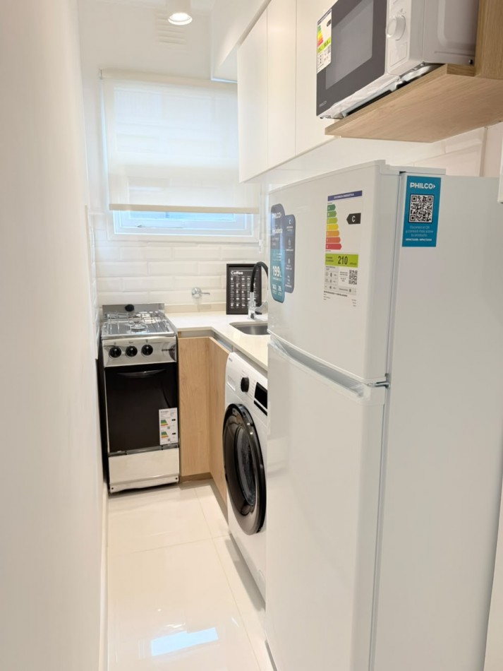 Monoambiente a la calle con balcon frances en venta