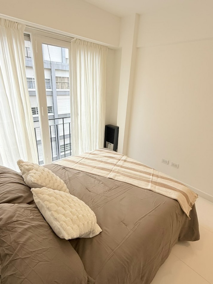Monoambiente a la calle con balcon frances en venta