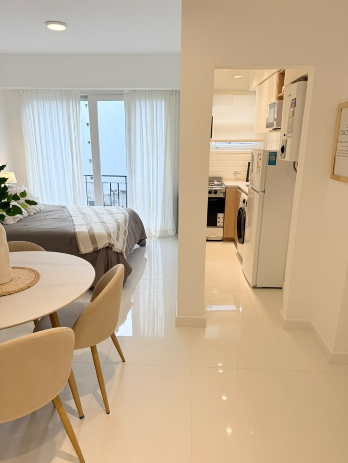 Monoambiente a la calle con balcon frances en venta