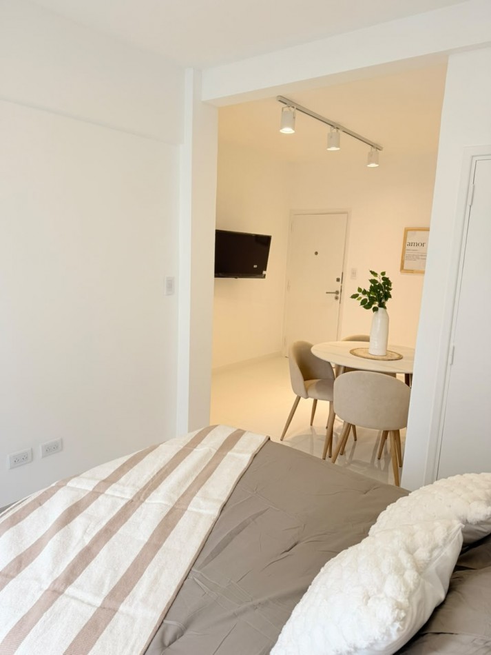 Monoambiente a la calle con balcon frances en venta
