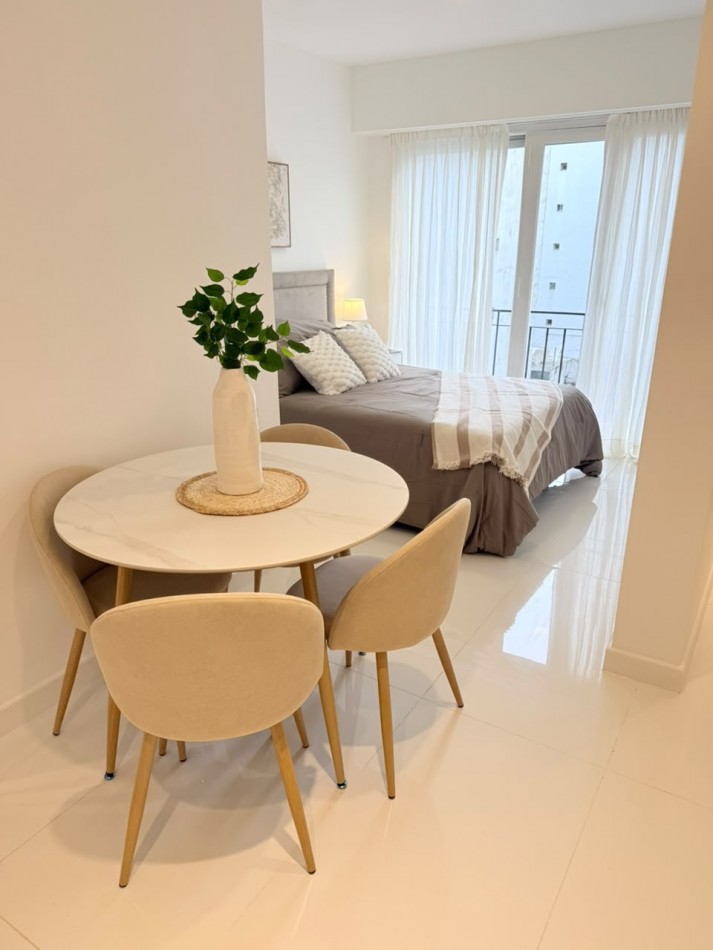 Monoambiente a la calle con balcon frances en venta