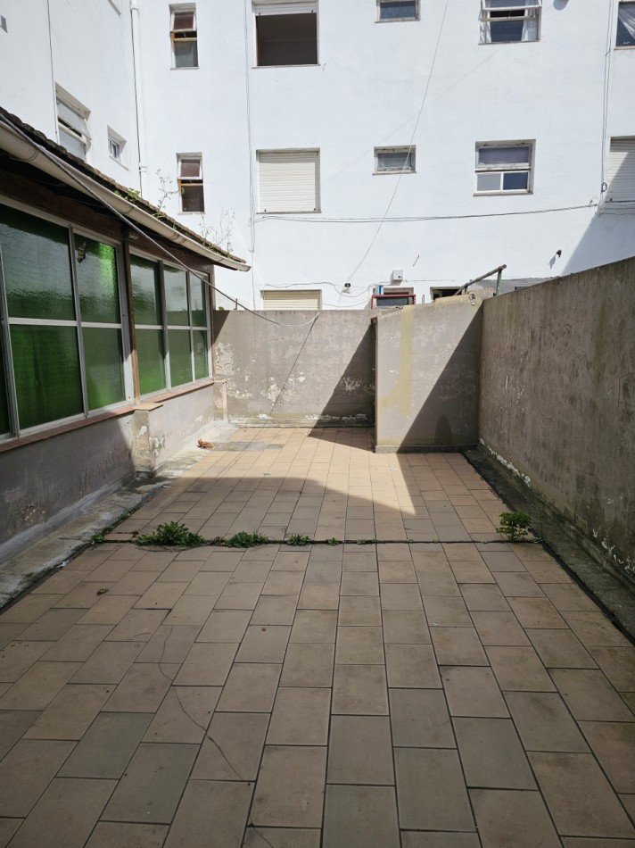 PH 2 AMBIENTES CON PATIO EN ALQUILER ZONA LA PERLA
