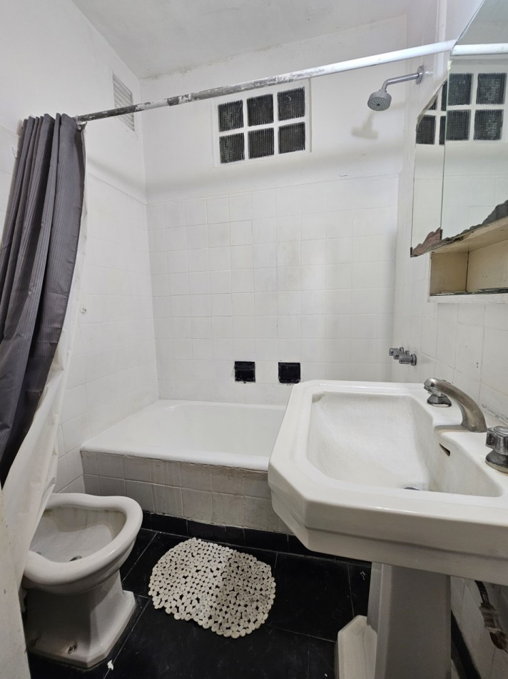 DEPARTAMENTO 3 AMBIENTES CON DEPENDENCIA Y BALCON A LA CALLE ALQUILER 24 MESES