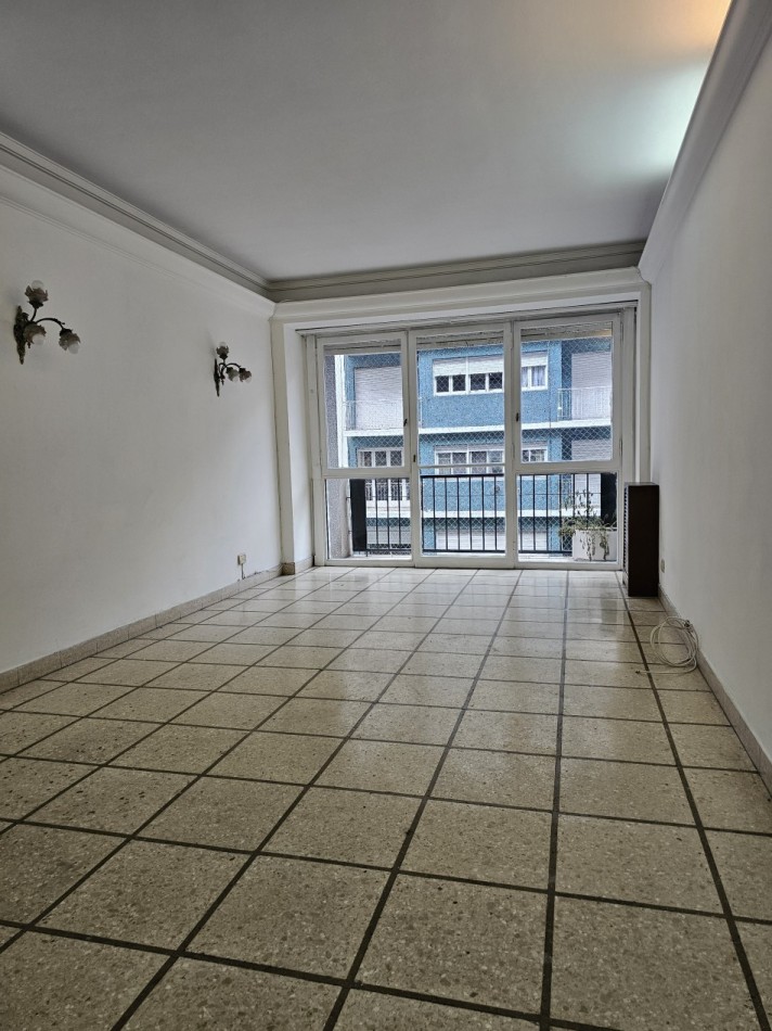 DEPARTAMENTO 3 AMBIENTES CON DEPENDENCIA Y BALCON A LA CALLE ALQUILER 24 MESES