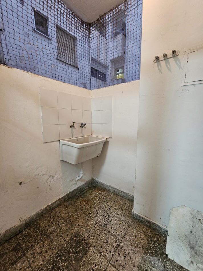 DEPARTAMENTO 3 AMBIENTES CON DEPENDENCIA Y BALCON A LA CALLE ALQUILER 24 MESES
