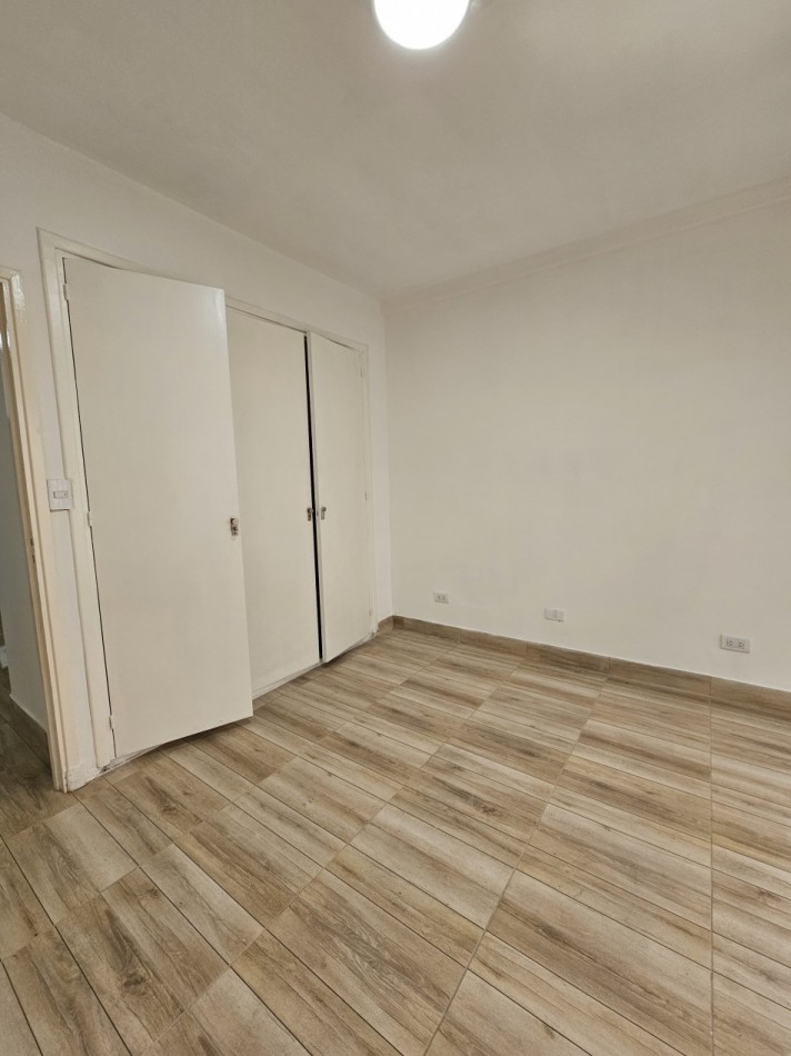 Departamento 2 ambientes con balcon a la calle