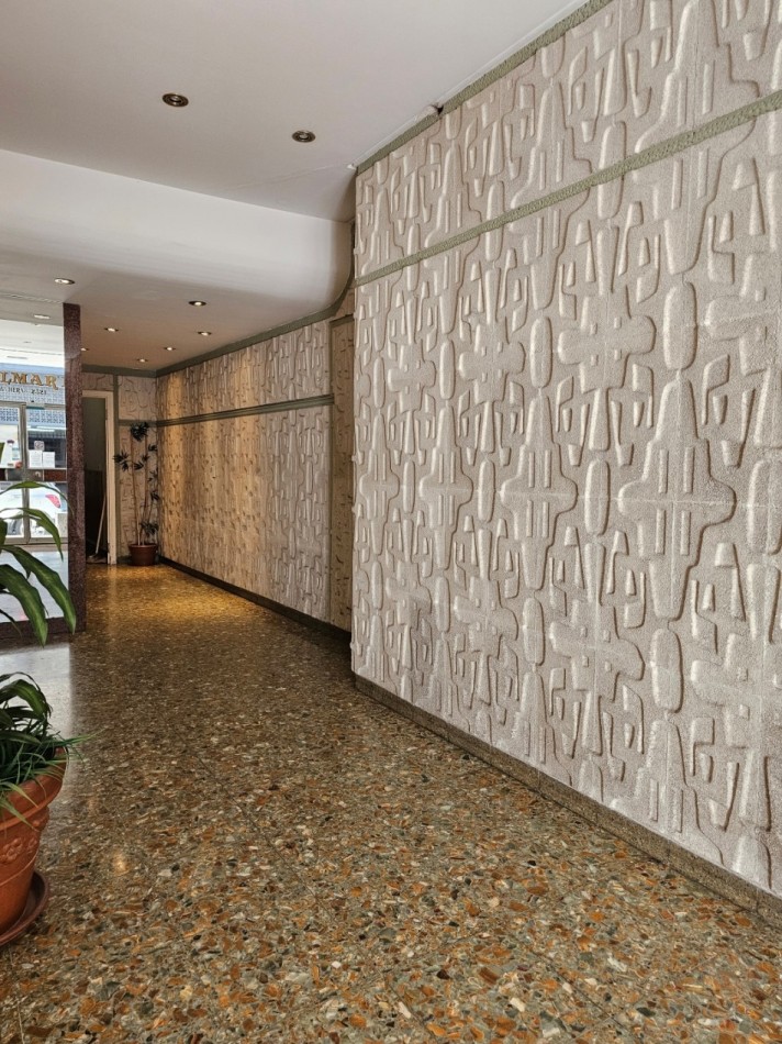 Departamento 2 ambientes con balcon a la calle