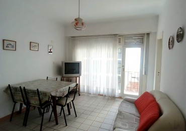 Departamento de 2 ambientes a la calle con balcon saliente Zona Shopping Aldrey