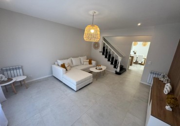 CASA EN PH AL FRENTE 5 AMBIENTES CON GARAGE