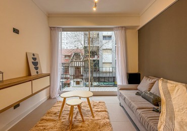 Departamento 2 ambientes con dependencia y balcon a la calle en venta