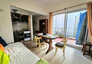 DEPARTAMENTO 3 AMBIENTES CON BALCON TERRAZA A LA CALLE EN VENTA