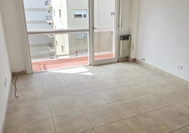 Departamento 2 ambientes con dependencia y balcon saliente al frente