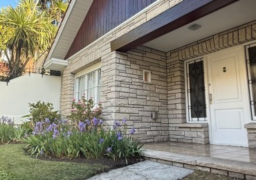 CHALET 4 AMBIENTES EN VENTA ZONA LOMAS DE STELLA MARIS