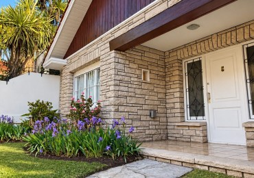CHALET 4 AMBIENTES EN VENTA ZONA LOMAS DE STELLA MARIS