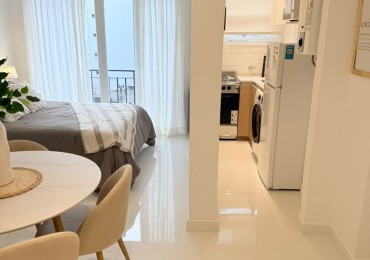 Monoambiente a la calle con balcon frances en venta